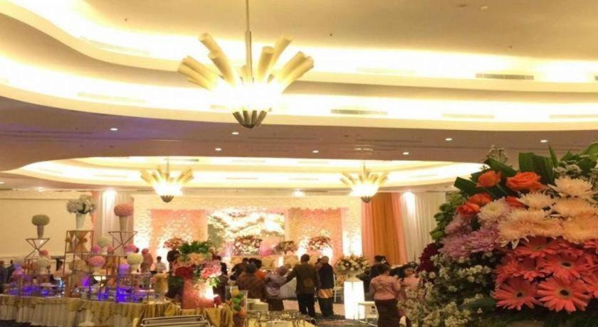 Ipb Convention Hotel Botani Square Bogor Exterior foto