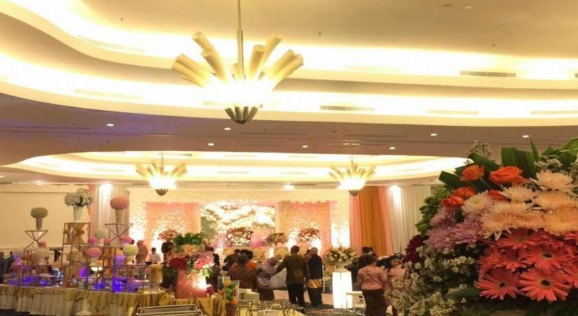 Ipb Convention Hotel Botani Square Bogor Exterior foto
